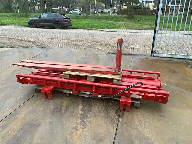 2011 auramo vorkheftruck vorkenbord 10t+ - afbeelding 1 van  8