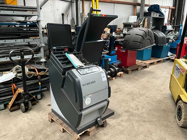 2011 beissbarth vas 6603 banden balanceerapparaat - afbeelding 1 van  9