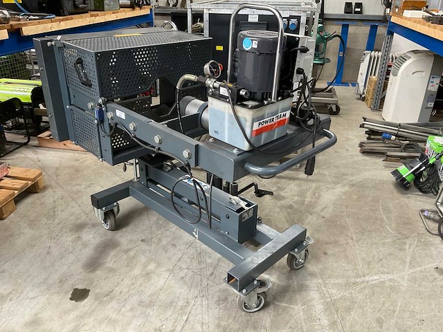 2011 berex mobipuller 50eva verrijdbare hydraulische trekker - afbeelding 1 van  5