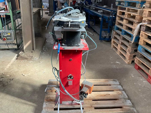 2011 blyweert aluminium tooling 1as405p0 pneumatische aluminium profiel ponsmachine - afbeelding 22 van  24