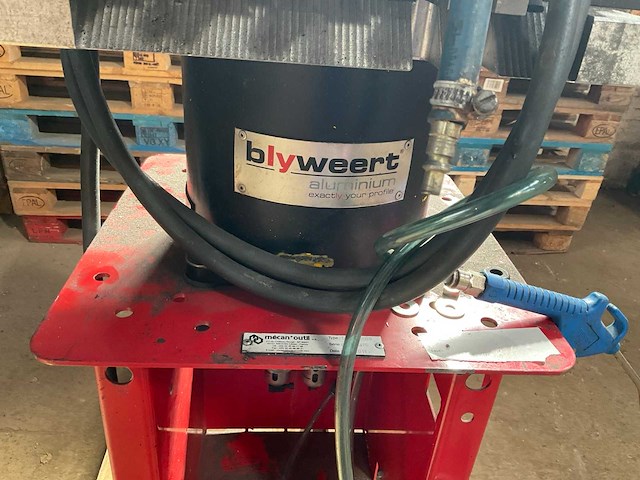 2011 blyweert aluminium tooling 1as405p0 pneumatische aluminium profiel ponsmachine - afbeelding 5 van  5