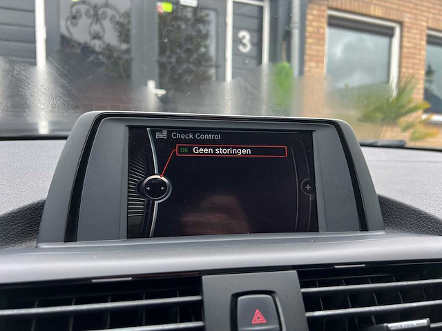 2011 bmw 1-serie 116i sport personenauto - afbeelding 12 van  23