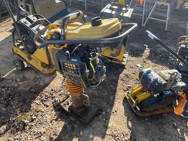 2011 bomag bt 60/4 trilstamper - afbeelding 1 van  5