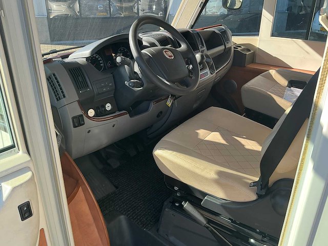 2011 carthago chic c-line i 4.9 camper - afbeelding 77 van  91