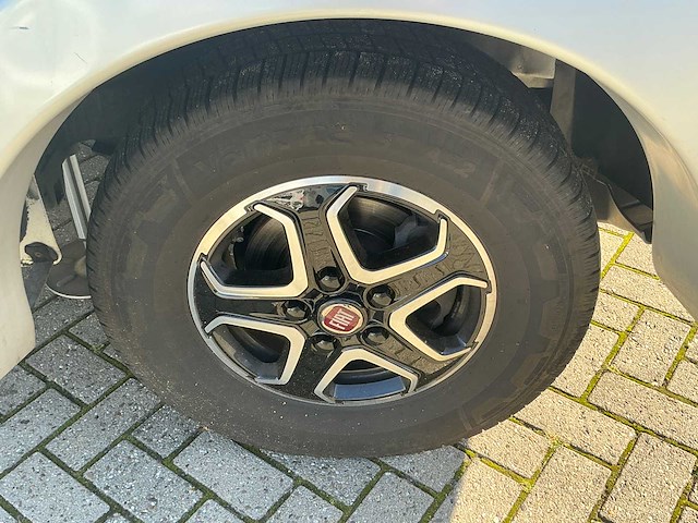 2011 carthago chic c-line i 4.9 camper - afbeelding 80 van  91