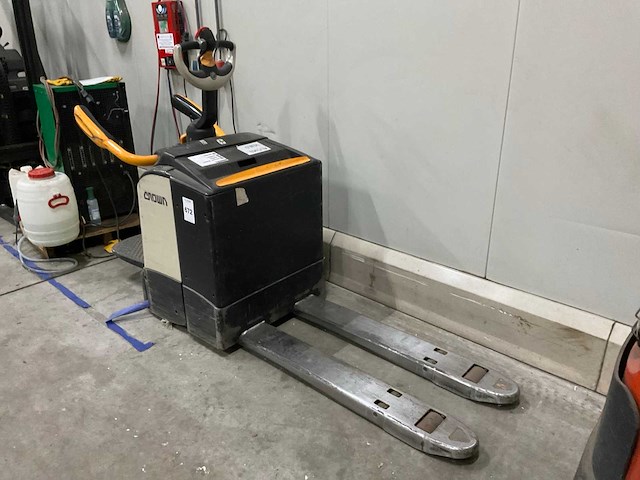 2011 crown wt3040 elektrische palletwagen - afbeelding 10 van  19