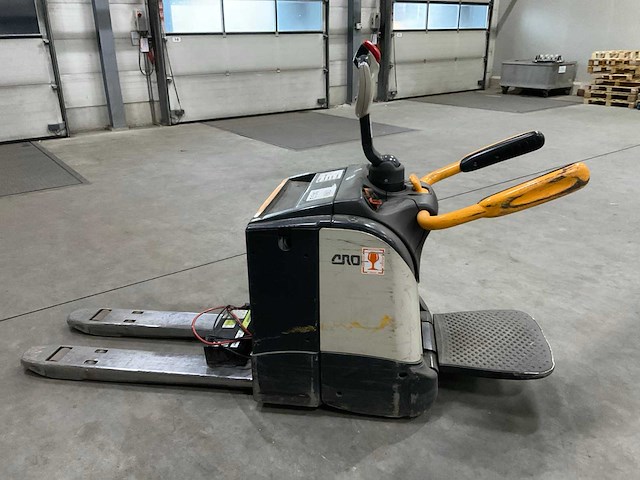 2011 crown wt3040 elektrische palletwagen - afbeelding 14 van  19