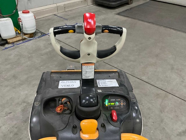 2011 crown wt3040 elektrische palletwagen - afbeelding 16 van  19