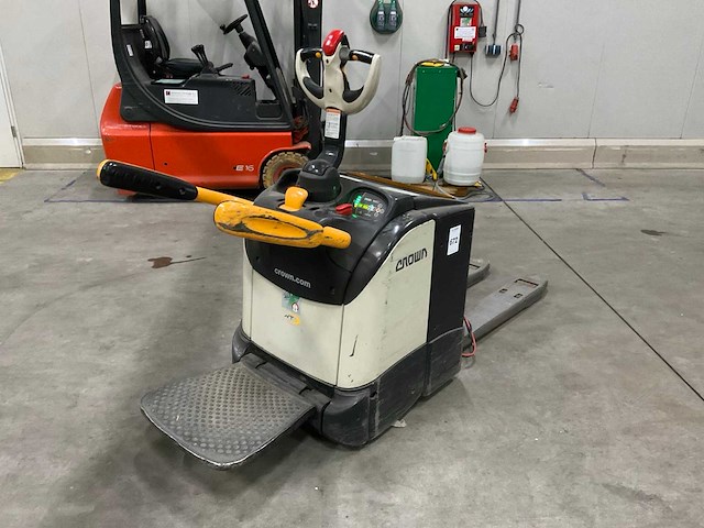 2011 crown wt3040 elektrische palletwagen - afbeelding 17 van  19