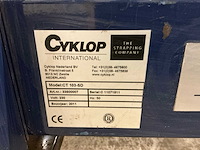 2011 cyklop ct 103-sd dozensluitmachine met rollenbaan - afbeelding 6 van  14
