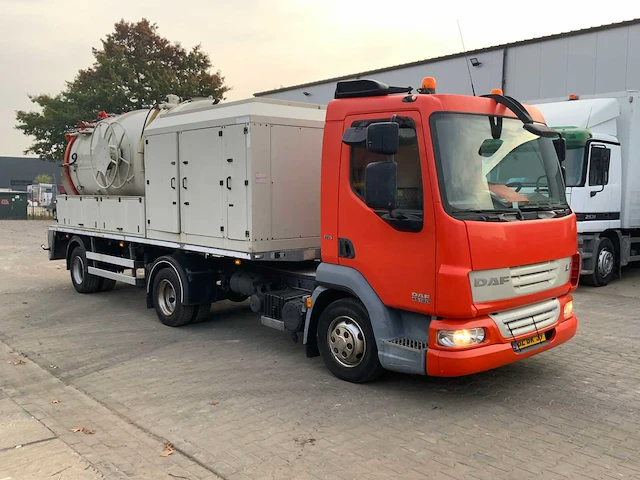 2011 daf lf 45-180 opleggertrekker met trias riool ontstoppings oplegger - afbeelding 32 van  35