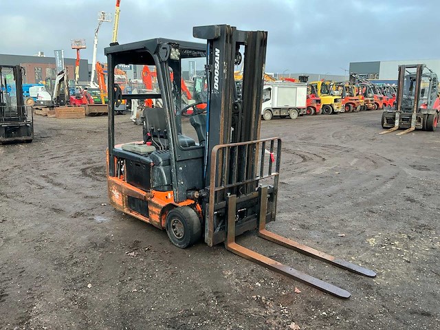 2011 doosan b15t-3 vorkheftruck defect - afbeelding 17 van  19