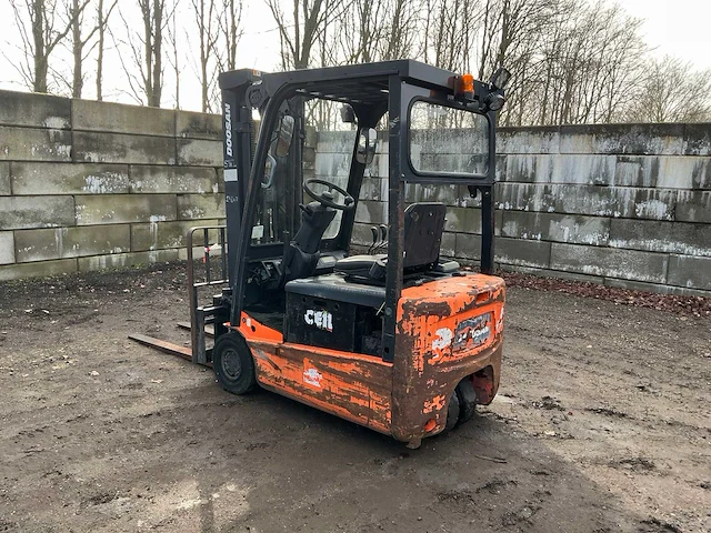 2011 doosan b15t-3 vorkheftruck defect - afbeelding 22 van  28