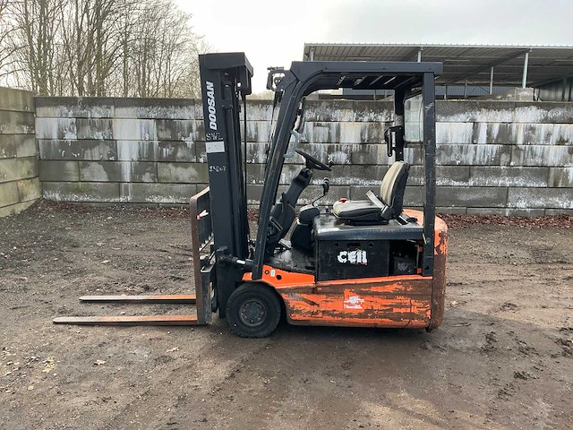 2011 doosan b15t-3 vorkheftruck defect - afbeelding 8 van  19