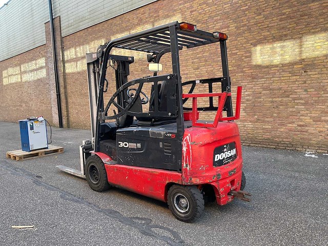 2011 doosan b30x-5 vorkheftruck - afbeelding 6 van  11