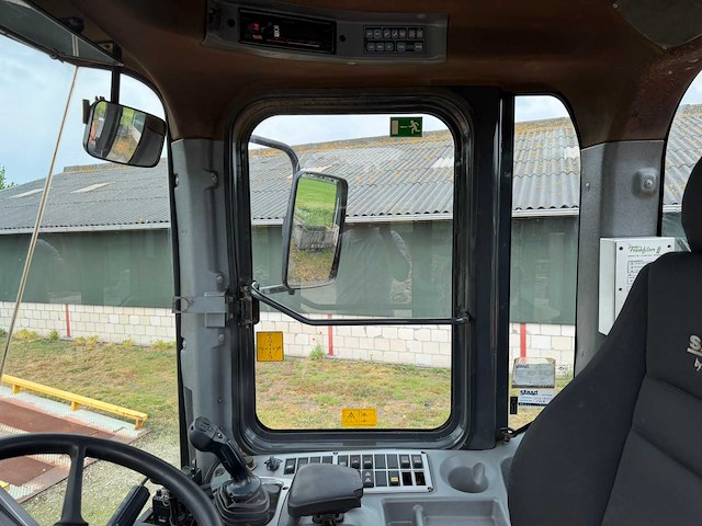 2011 doosan dl250 shovel - afbeelding 18 van  35