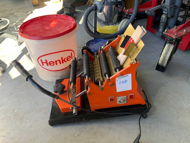 2011 enolmac selenia s79/2 etiketteermachine - afbeelding 1 van  4