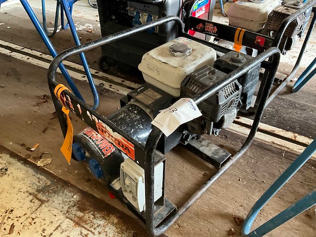 2011 europower ep3300 3 kva stroomaggregaat - afbeelding 1 van  4