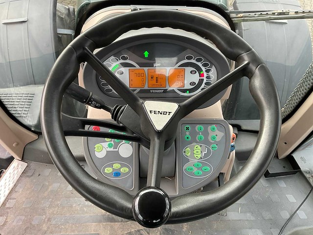 2011 fendt 826 vario vierwielaangedreven landbouwtractor - afbeelding 38 van  54