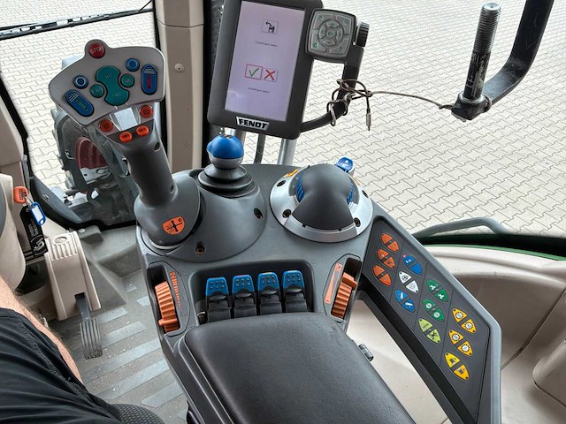 2011 fendt 833 vario vierwielaangedreven landbouwtractor - afbeelding 13 van  21
