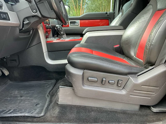 2011 ford f150 raptor bedrijfswagen - afbeelding 24 van  46