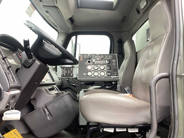 2011 freightliner business class m2 de-over - afbeelding 5 van  17