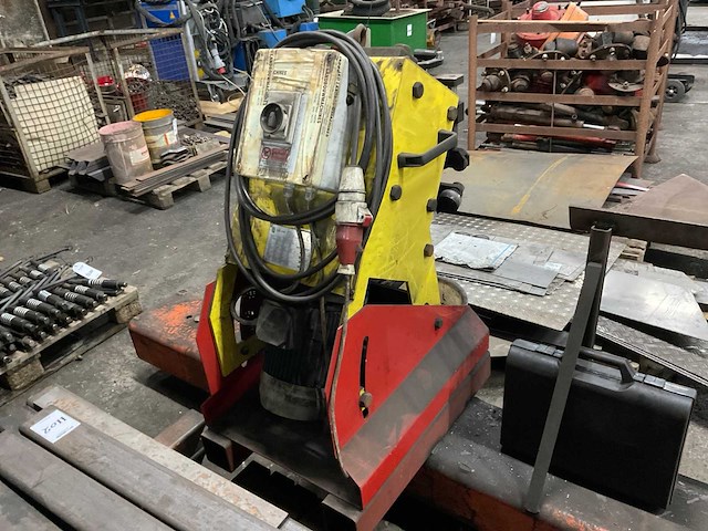 2011 gecam maxi quicker schuine kant snijmachines - afbeelding 1 van  11