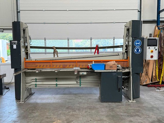 2011 hochstrate 3000x4 guillotineschaar - afbeelding 1 van  9