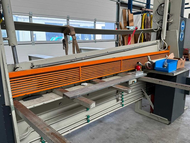 2011 hochstrate 3000x4 guillotineschaar - afbeelding 7 van  9