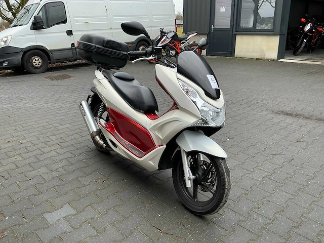 2011 honda pcx 125 motorfiets / scooter - afbeelding 11 van  16