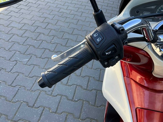 2011 honda pcx 125 motorfiets / scooter - afbeelding 11 van  12