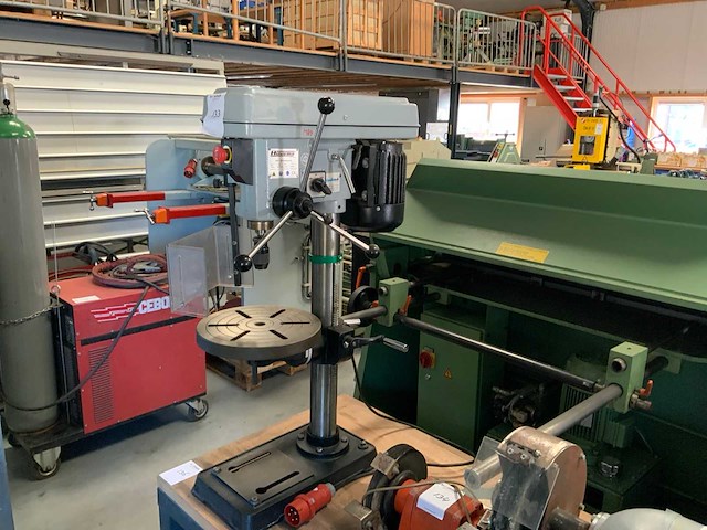 2011 huvema hu 18 industrie tafelboormachine - afbeelding 1 van  7
