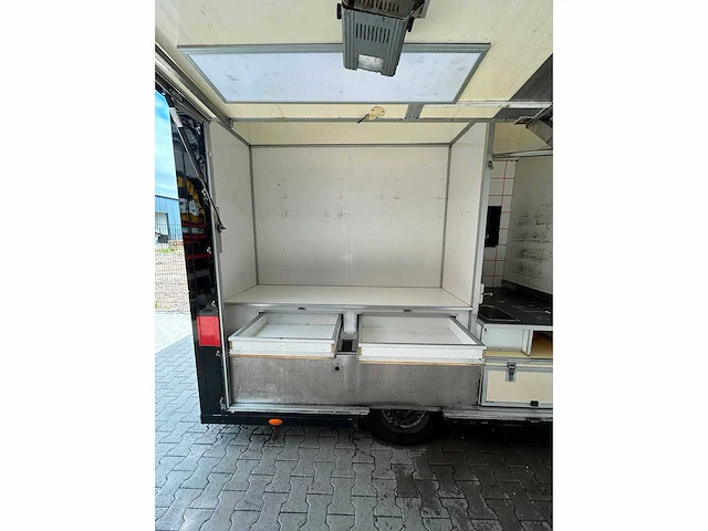 2011 innovan trailers vkw-d2-3500 aanhangwagen / verkoopwagen - afbeelding 10 van  11