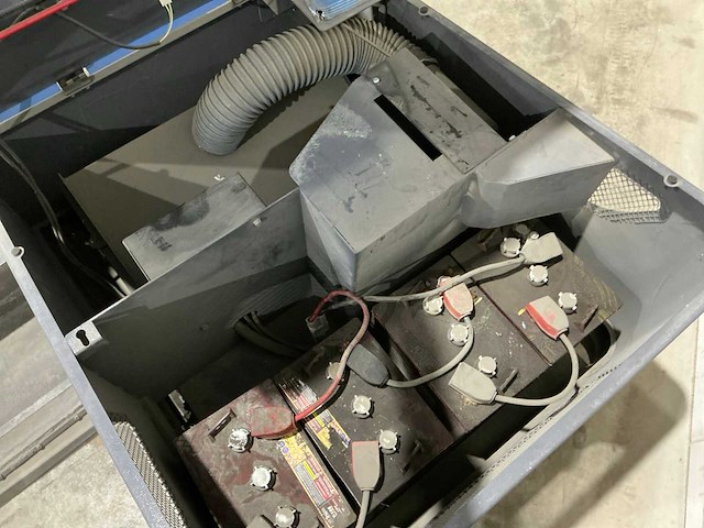 2011 isal pb 106 zelfrijdende veegmachine - afbeelding 11 van  18