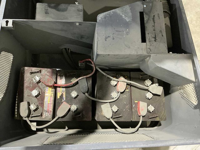 2011 isal pb 106 zelfrijdende veegmachine - afbeelding 12 van  18