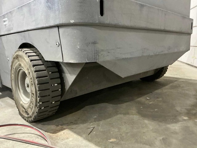 2011 isal pb 106 zelfrijdende veegmachine - afbeelding 13 van  18