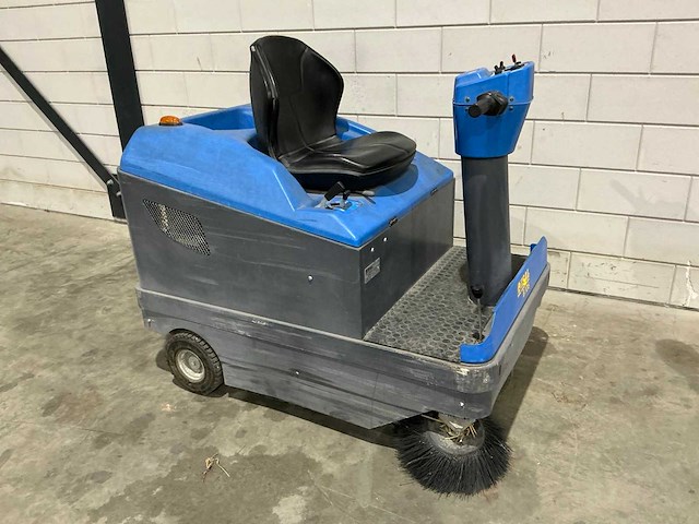 2011 isal pb 106 zelfrijdende veegmachine - afbeelding 17 van  18