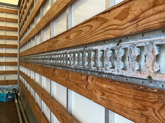 2011 iveco 40c11 bakwagen met gesloten opbouw - afbeelding 5 van  27