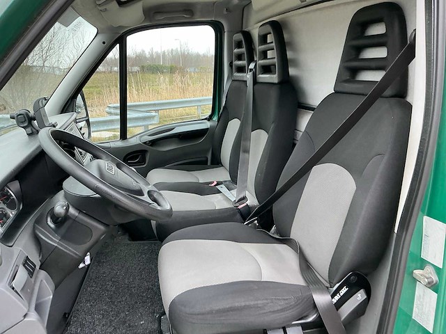 2011 iveco 40c11 bakwagen met gesloten opbouw - afbeelding 9 van  27