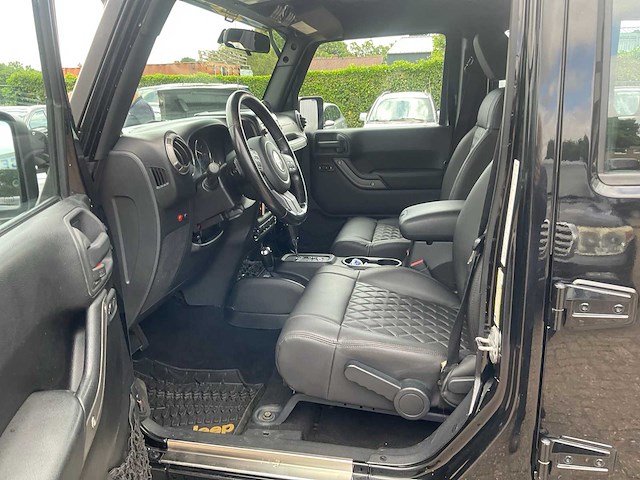 2011 jeep wrangler unlimited 2.8 crd sport personenauto - afbeelding 17 van  38