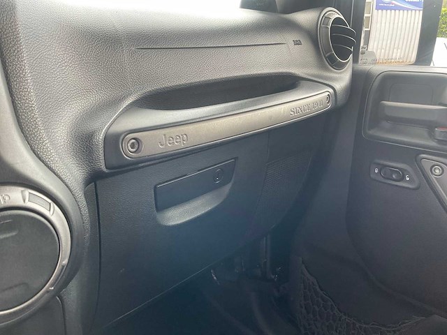 2011 jeep wrangler unlimited 2.8 crd sport personenauto - afbeelding 23 van  38