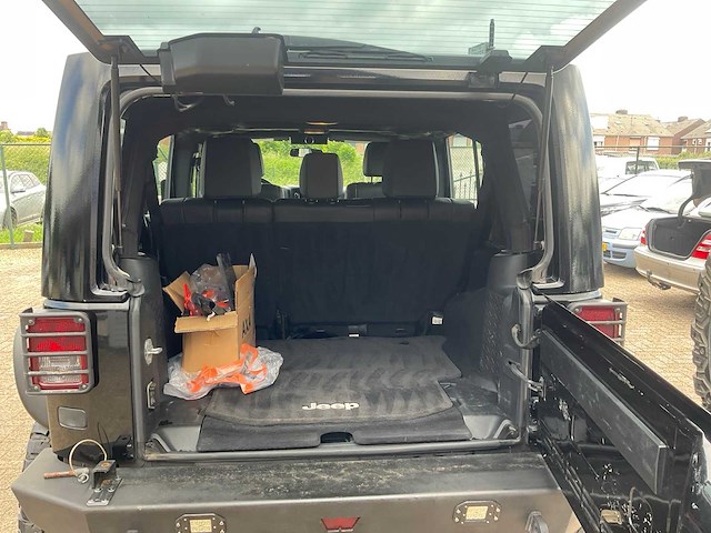 2011 jeep wrangler unlimited 2.8 crd sport personenauto - afbeelding 32 van  38