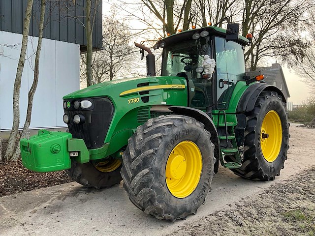 2011 john deere 7730 vierwielaangedreven landbouwtractor - afbeelding 1 van  24