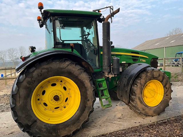 2011 john deere 7730 vierwielaangedreven landbouwtractor - afbeelding 22 van  24