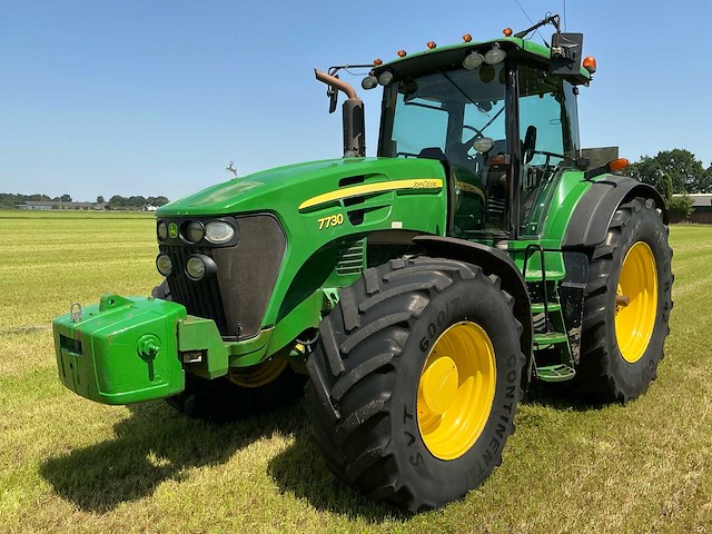 2011 john deere 7730 vierwielaangedreven landbouwtractor - afbeelding 1 van  28