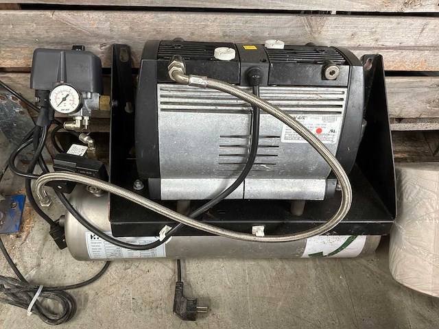 2011 jun-air of312 luchtcompressor (4x) - afbeelding 1 van  2