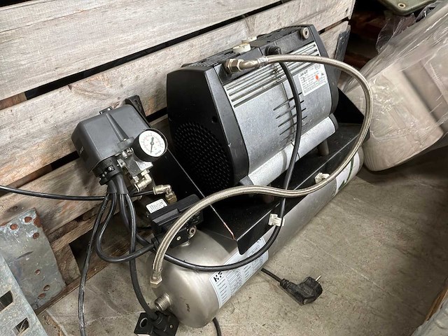 2011 jun-air of312 luchtcompressor (4x) - afbeelding 2 van  2