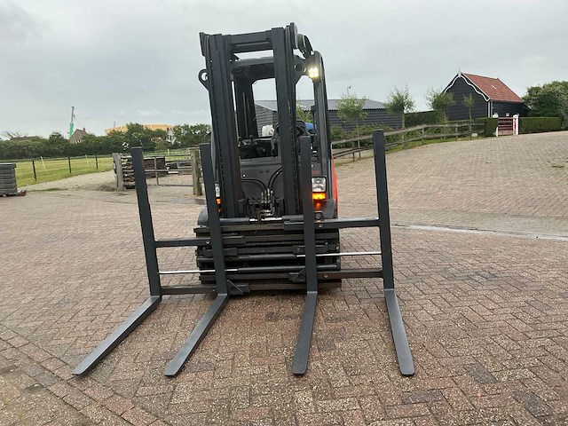2011 linde h35t-01 vorkheftruck - afbeelding 13 van  18