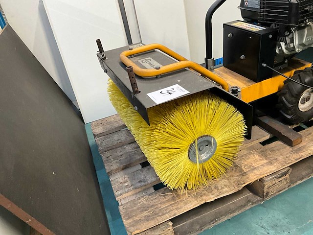 2011 lumag km600 zelfrijdende veegmachine - afbeelding 2 van  5