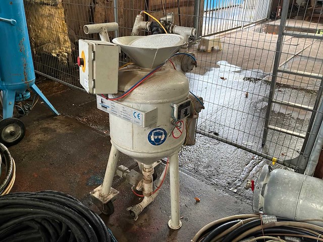2011 magnet 2000-50-ce straal machine - afbeelding 1 van  14